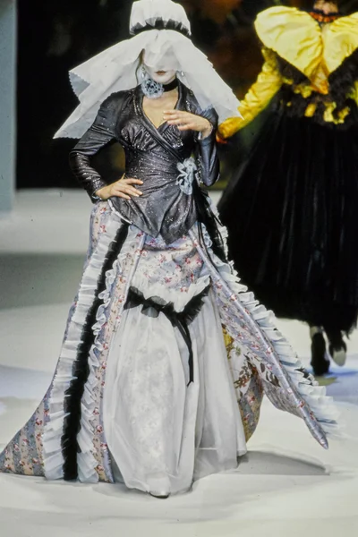 Look 76